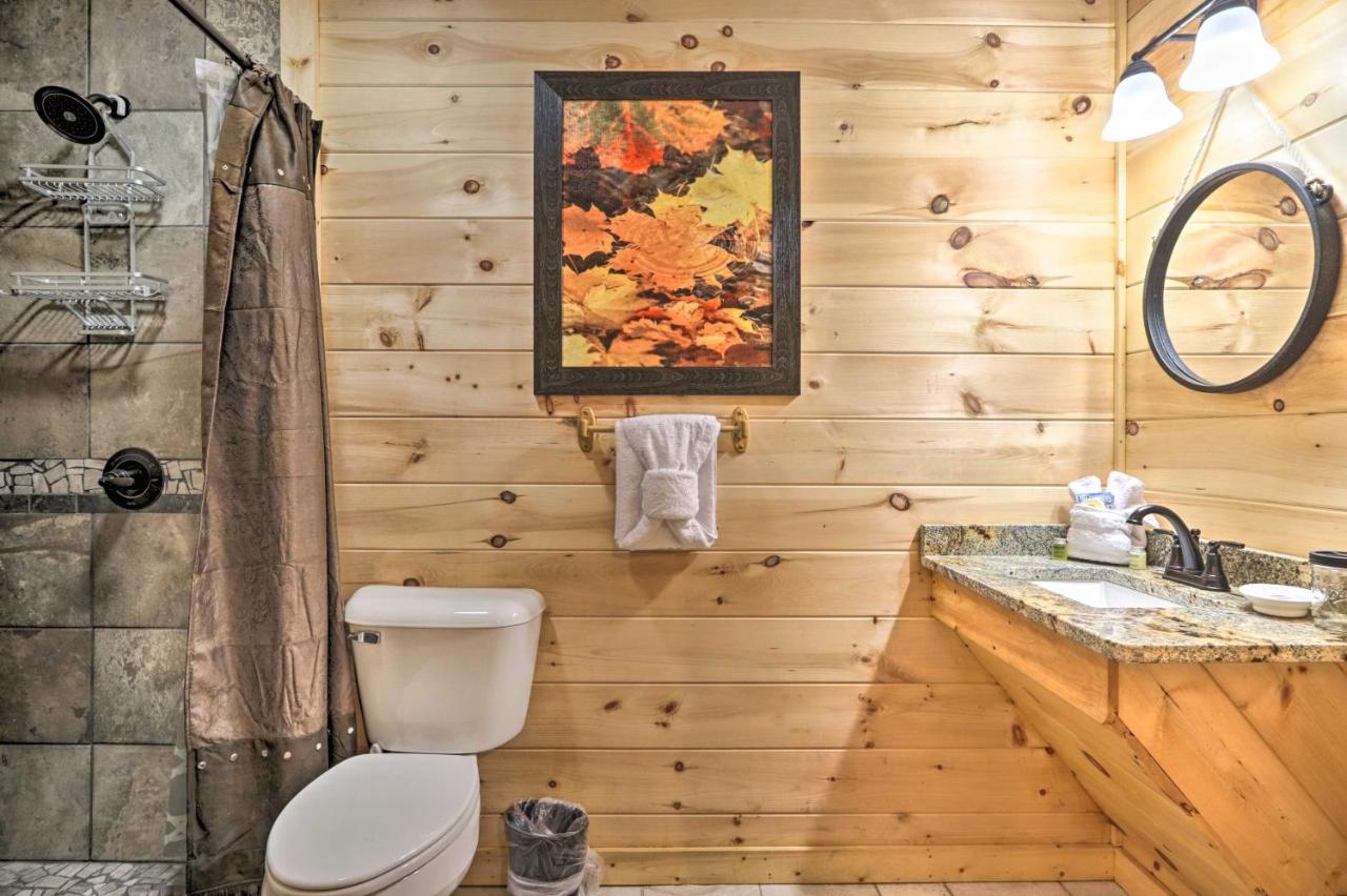 Luxe Cabin With Hot Tub, Theater, Pool Table, Arcade Pigeon Forge Luaran gambar