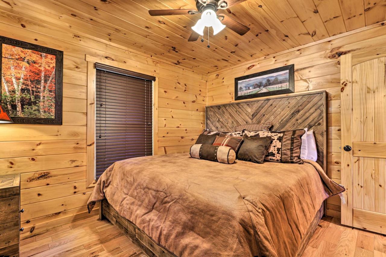 Luxe Cabin With Hot Tub, Theater, Pool Table, Arcade Pigeon Forge Luaran gambar