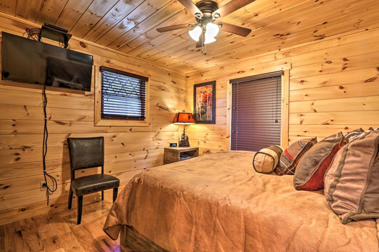 Luxe Cabin With Hot Tub, Theater, Pool Table, Arcade Pigeon Forge Luaran gambar