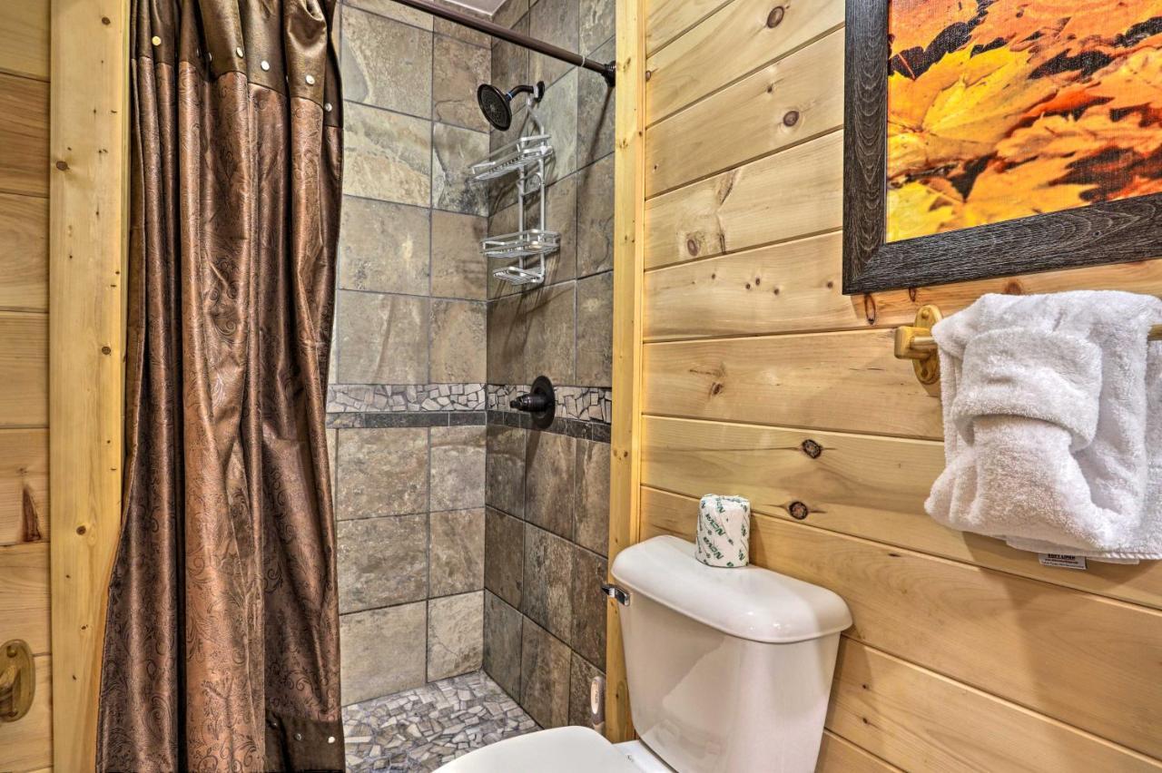 Luxe Cabin With Hot Tub, Theater, Pool Table, Arcade Pigeon Forge Luaran gambar