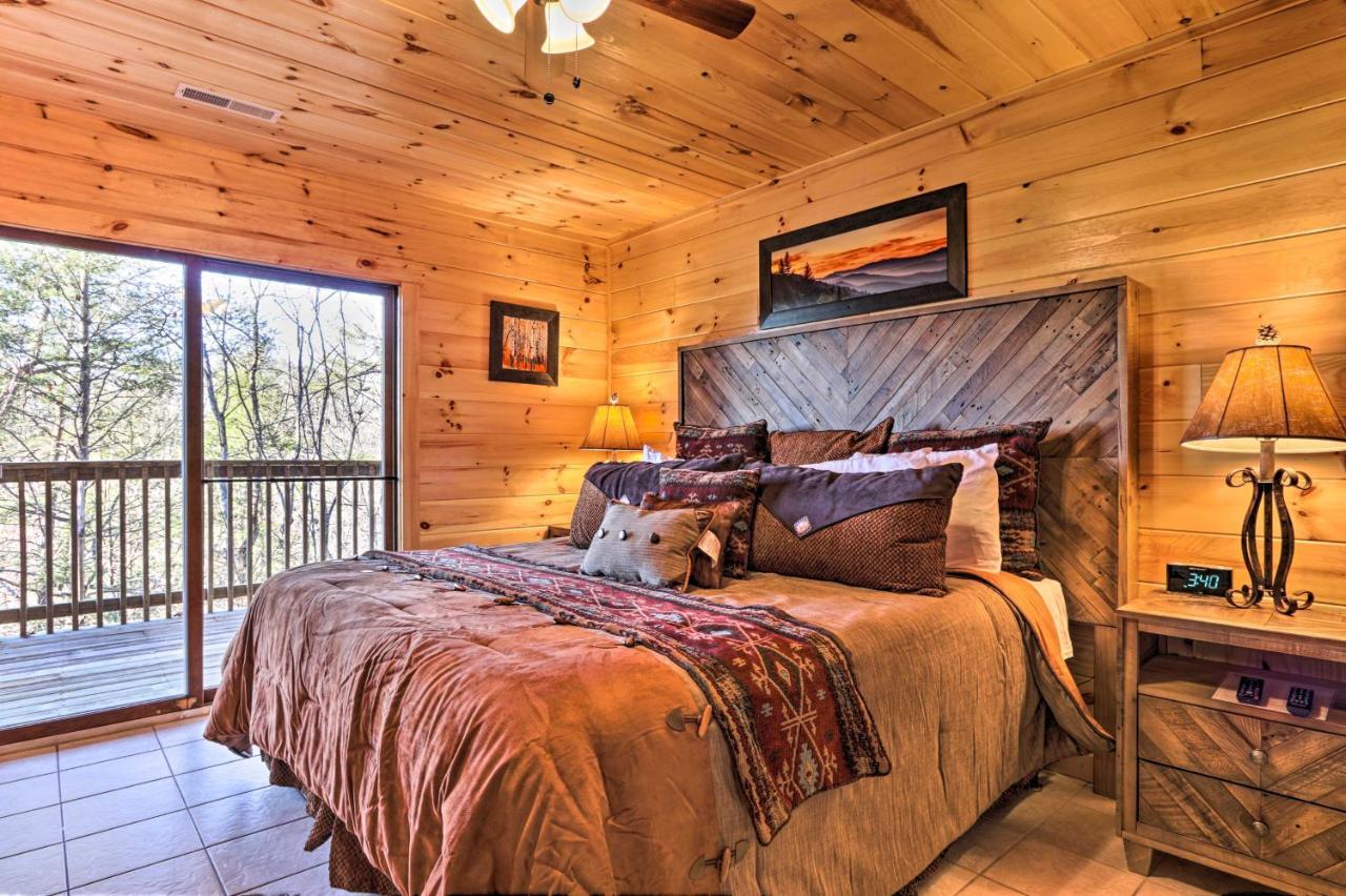 Luxe Cabin With Hot Tub, Theater, Pool Table, Arcade Pigeon Forge Luaran gambar