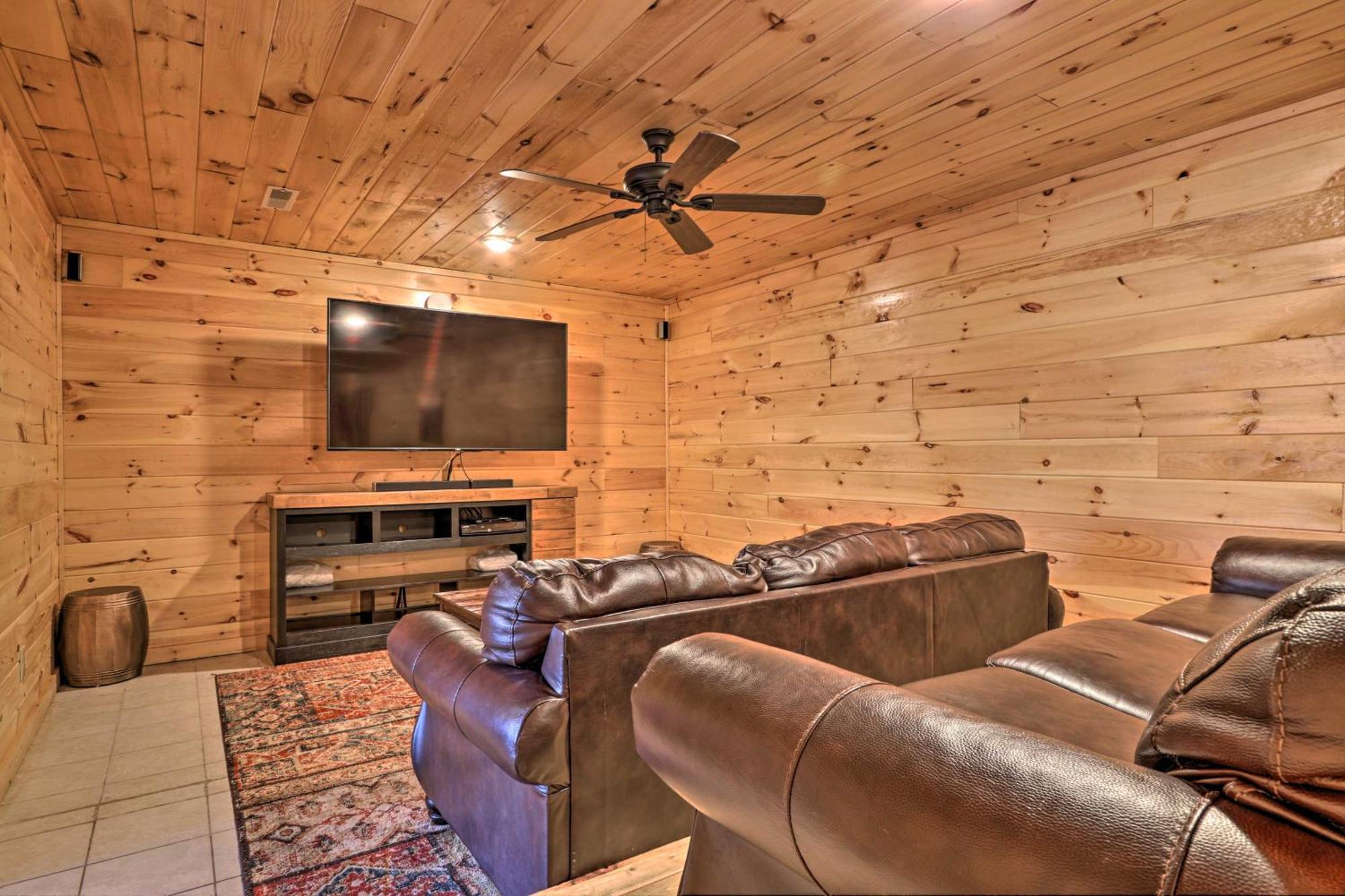 Luxe Cabin With Hot Tub, Theater, Pool Table, Arcade Pigeon Forge Luaran gambar