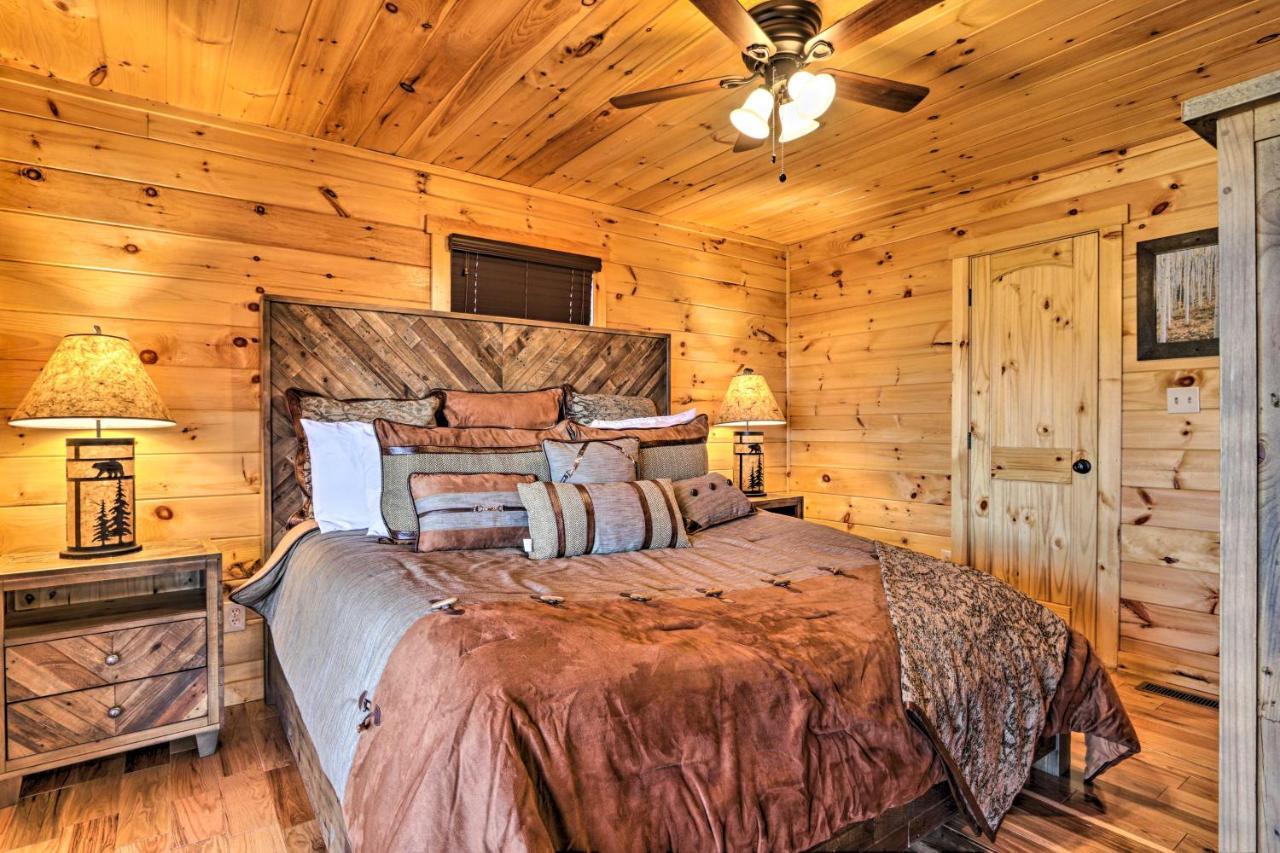 Luxe Cabin With Hot Tub, Theater, Pool Table, Arcade Pigeon Forge Luaran gambar