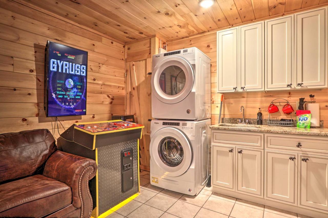Luxe Cabin With Hot Tub, Theater, Pool Table, Arcade Pigeon Forge Luaran gambar