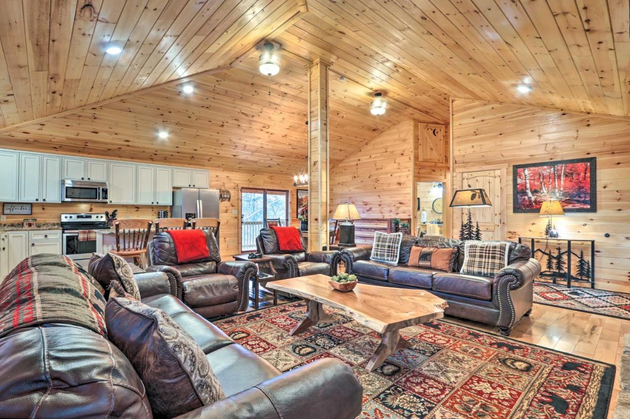 Luxe Cabin With Hot Tub, Theater, Pool Table, Arcade Pigeon Forge Luaran gambar